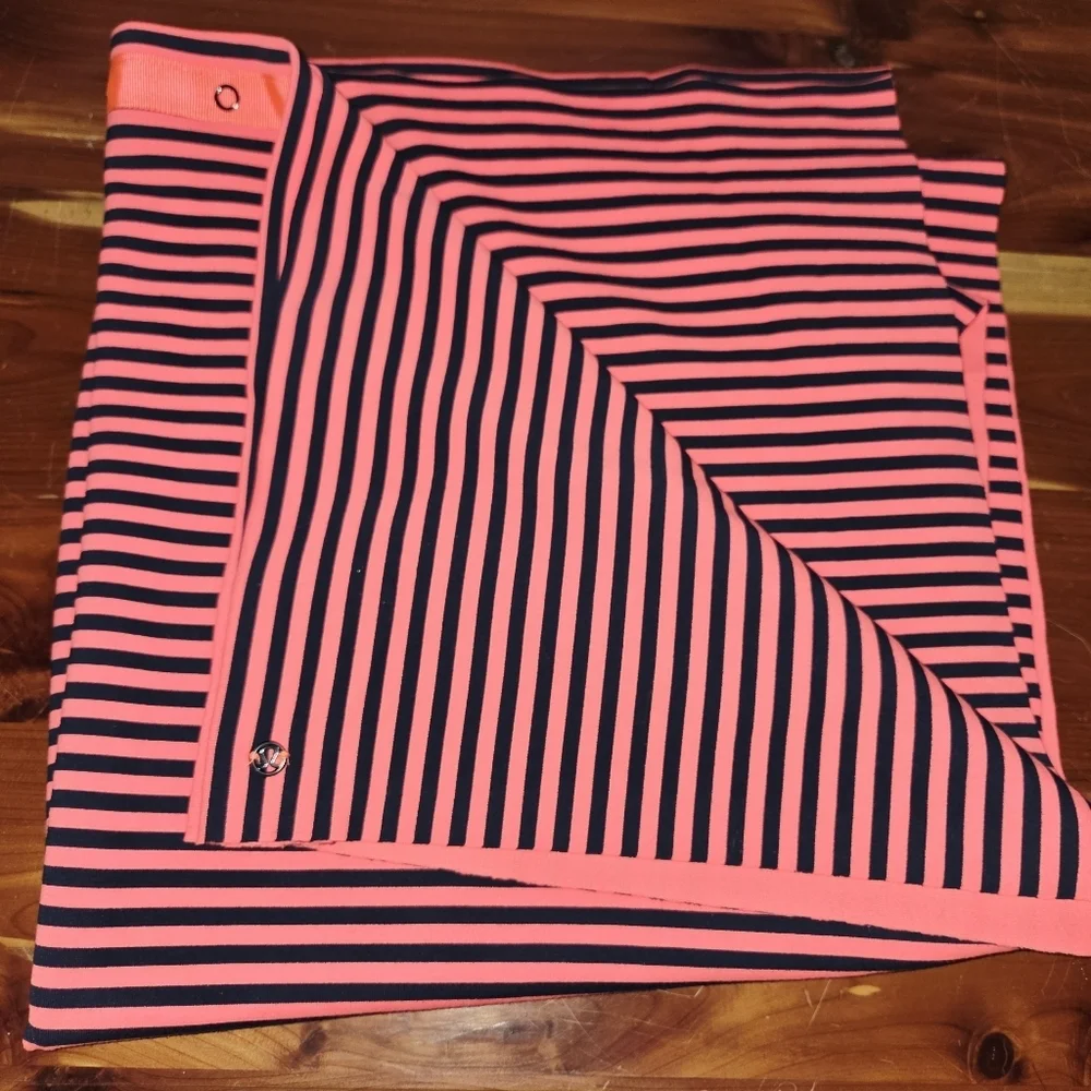 Lululemon navy & bright coral vinyassa scarf